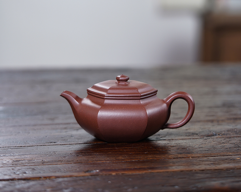 250cc朱泥四方騰龍壺